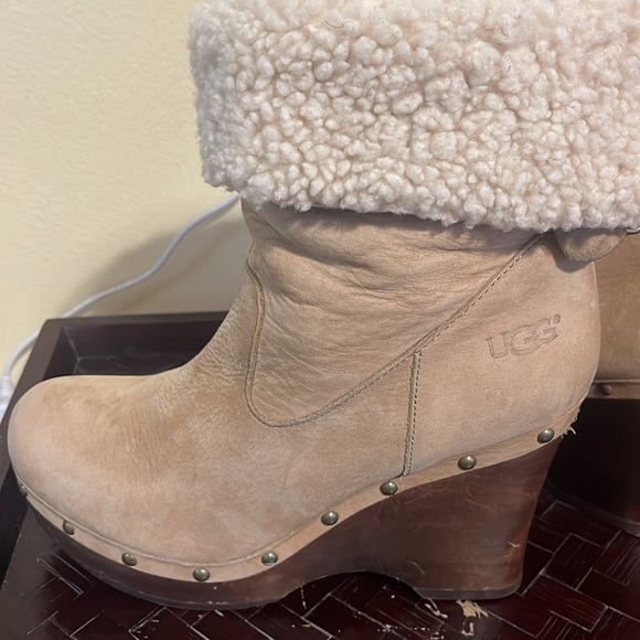 Ugg Boots never wore a few marks overall great condition. - Picture 2 of 7